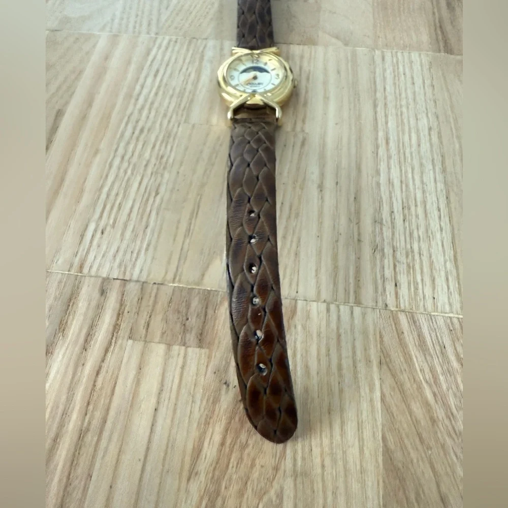 Embassy ladies moon phase brown leather watch NEW BATTERY